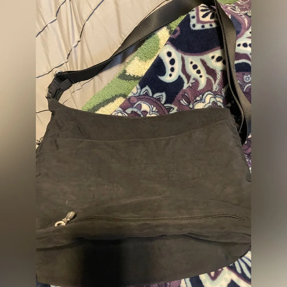 Baggallini Black Hobo Crossbody Shoulder‎ Bag Travel Vacation Basic Casual